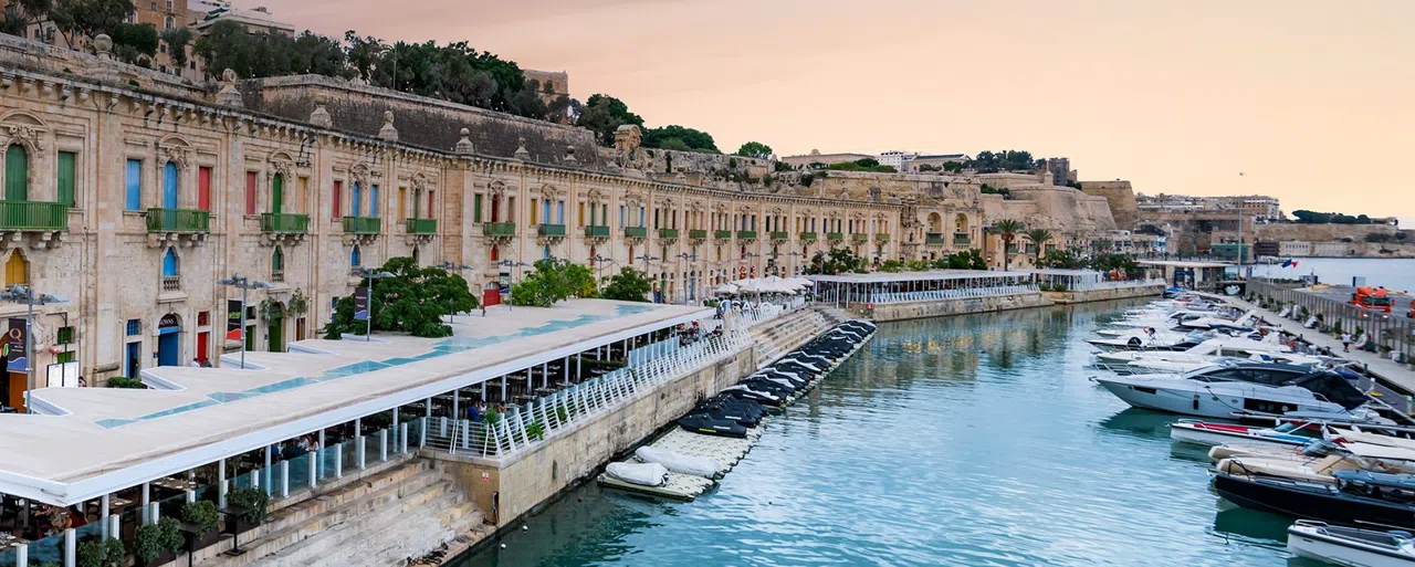 Walking Valletta Waterfront Around the Cruise Crowds